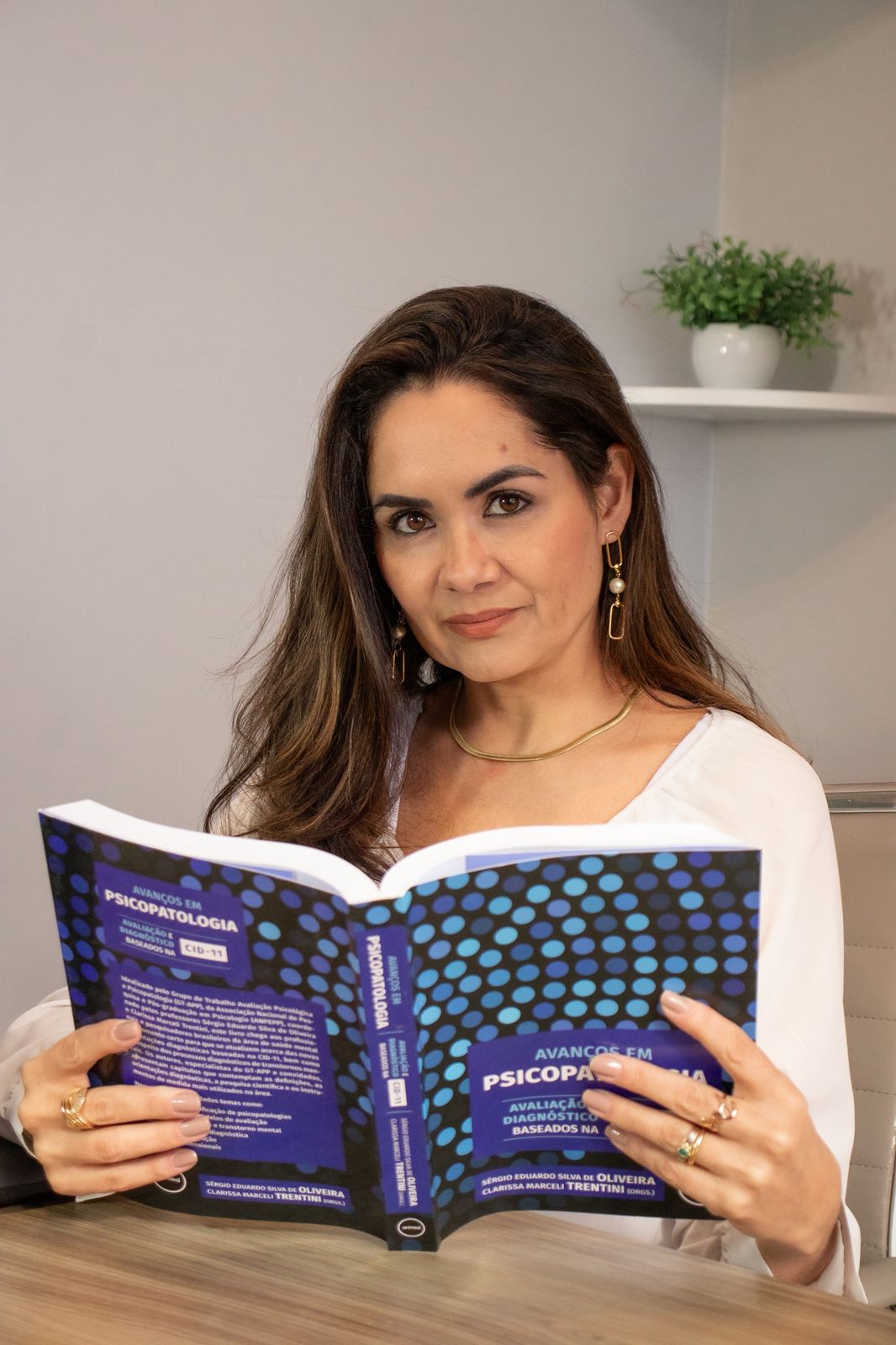 Cíntia Leitão, psicóloga especialista em saúde emocional e neurodesenvolvimento